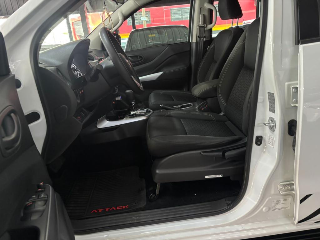 NISSAN Frontier - Foto