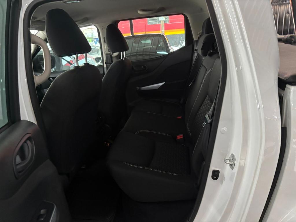 NISSAN Frontier - Foto