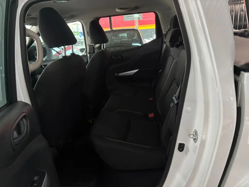 NISSAN Frontier - Foto