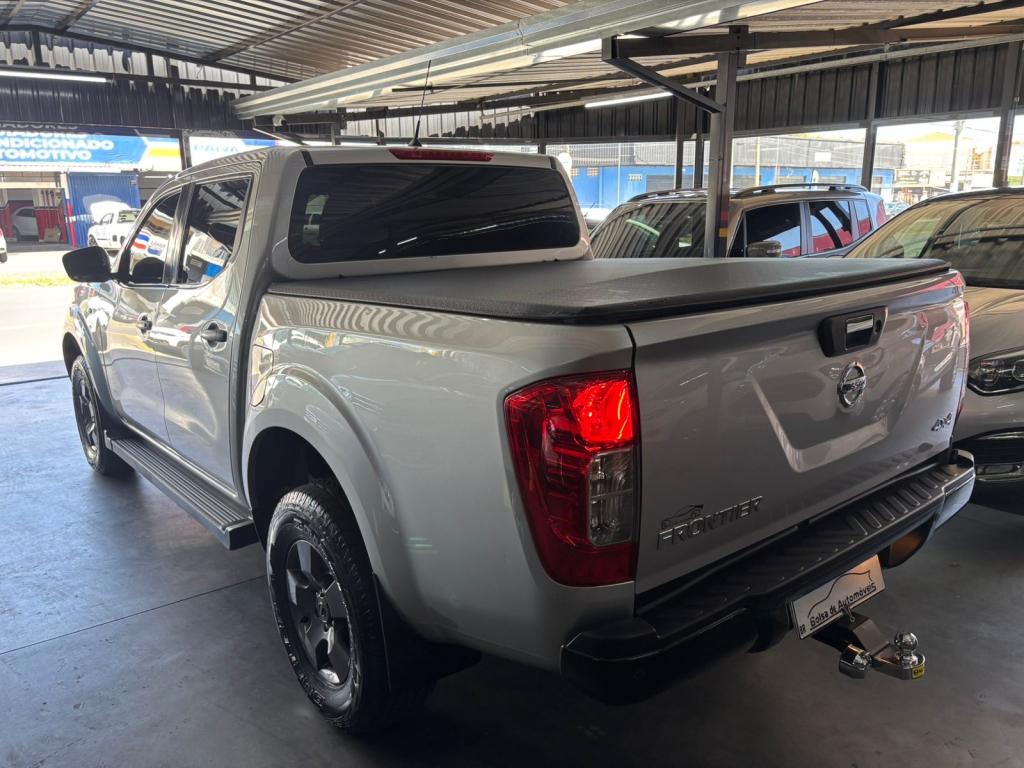 NISSAN Frontier - Foto