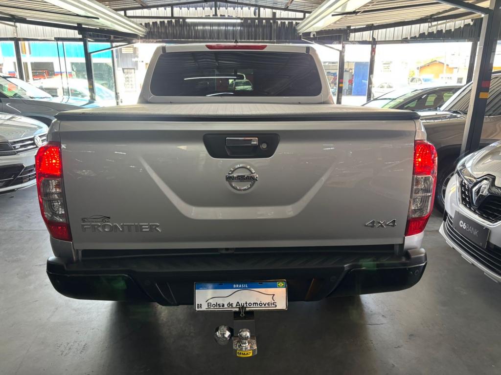 NISSAN Frontier - Foto