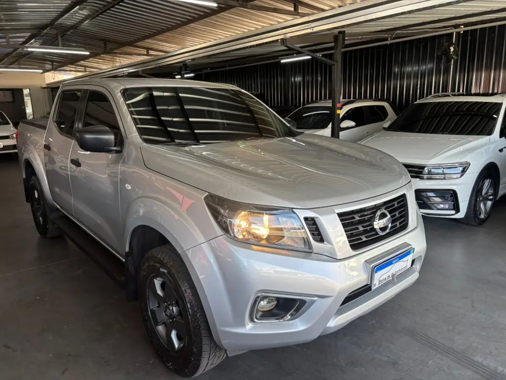 NISSAN Frontier - Foto