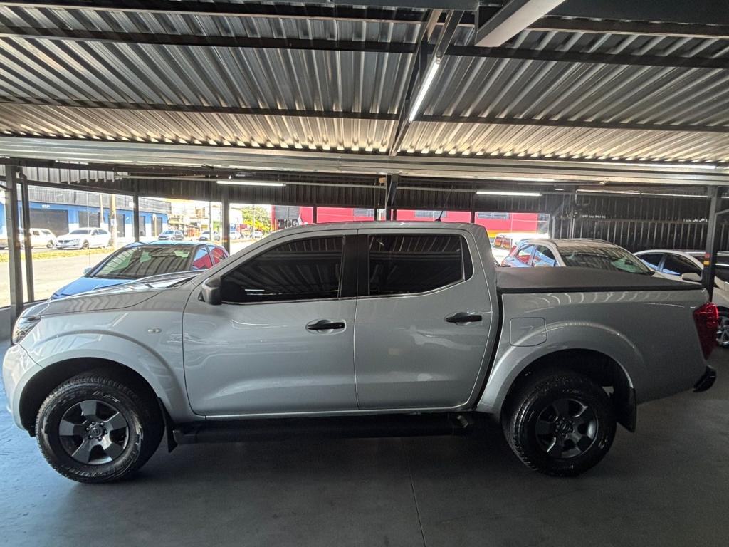 NISSAN Frontier - Foto