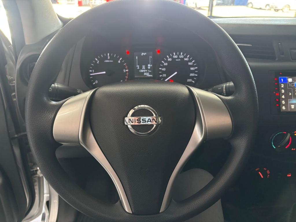 NISSAN Frontier - Foto