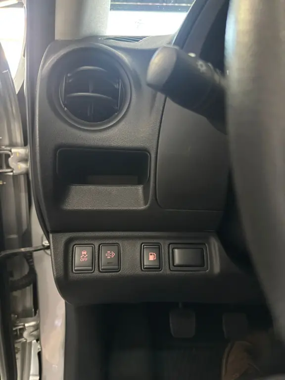 NISSAN Frontier - Foto