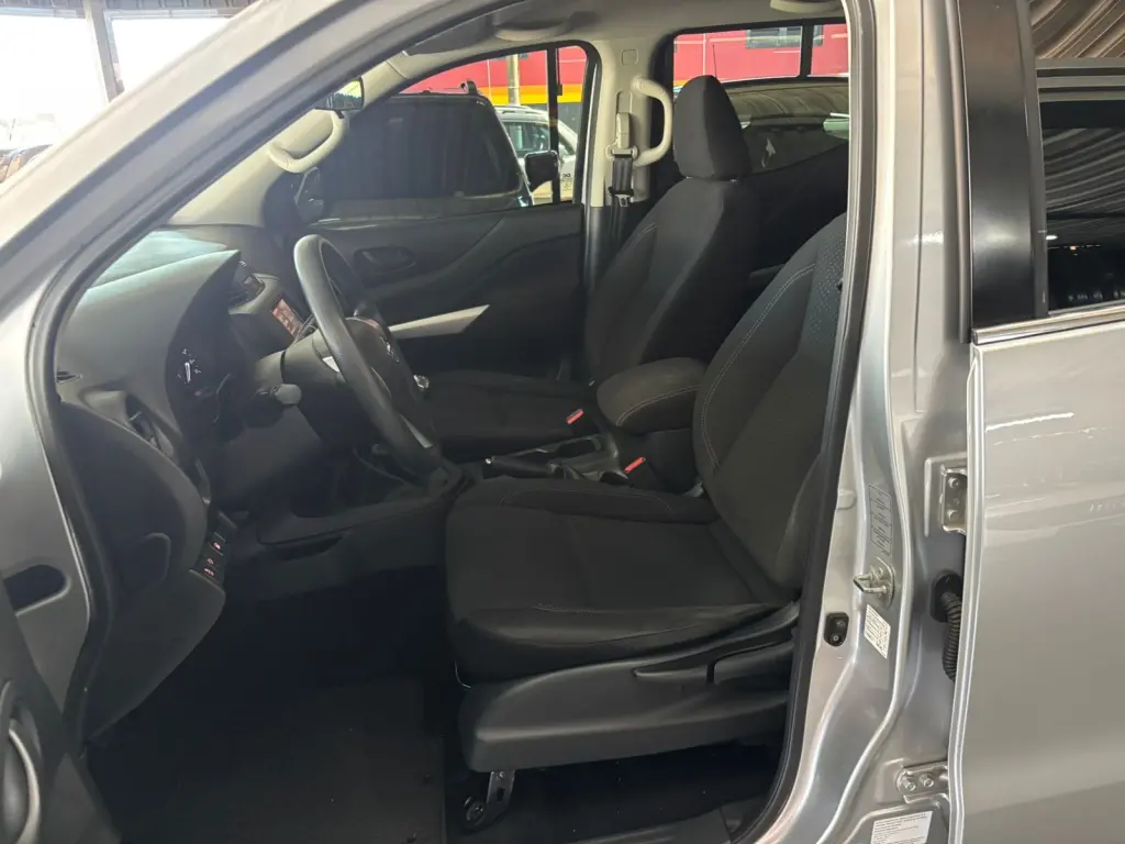 NISSAN Frontier - Foto