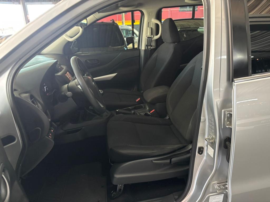 NISSAN Frontier - Foto