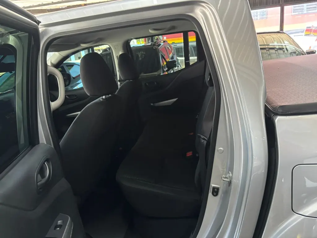 NISSAN Frontier - Foto