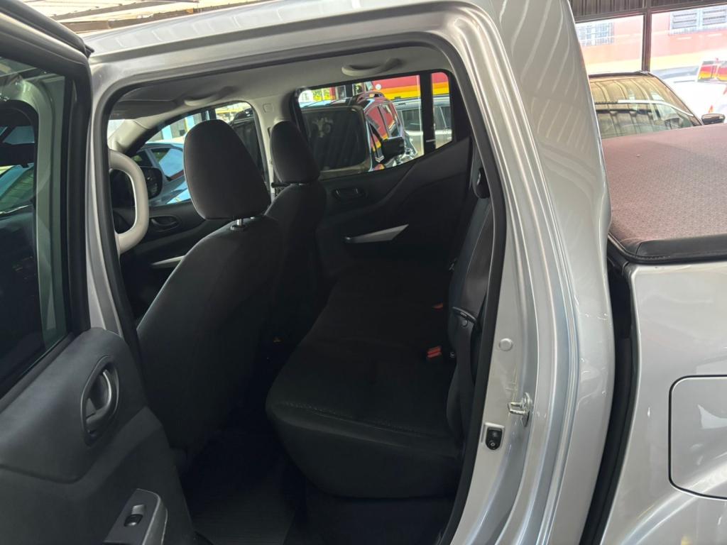 NISSAN Frontier - Foto