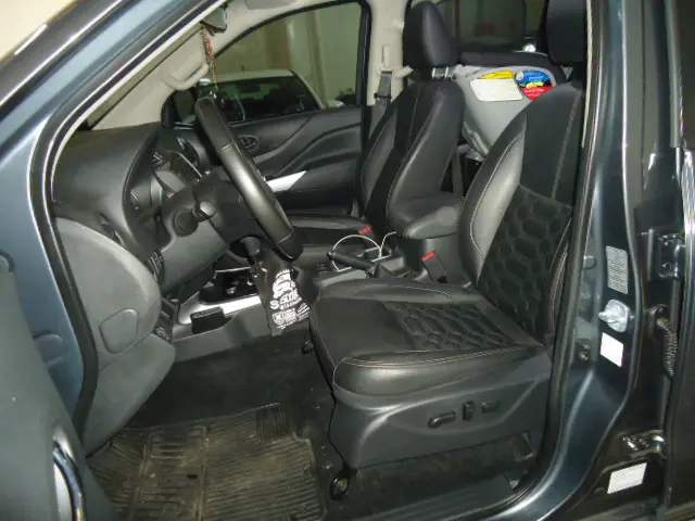 NISSAN Frontier - Foto