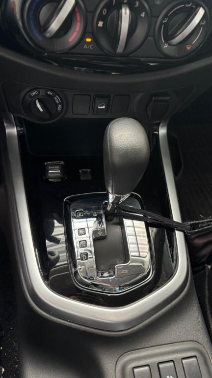 NISSAN Frontier - Foto