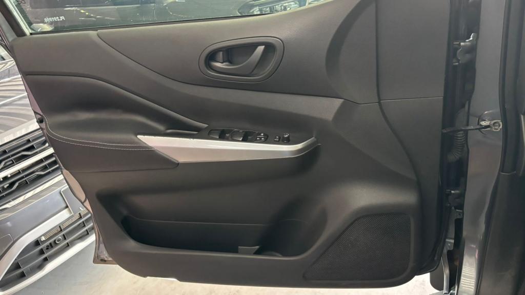 NISSAN Frontier - Foto