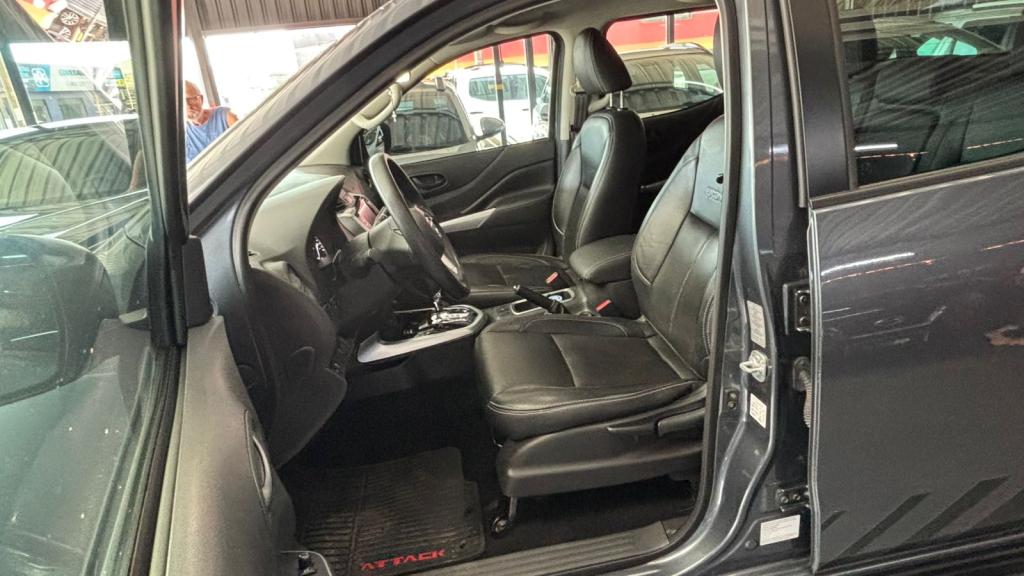 NISSAN Frontier - Foto