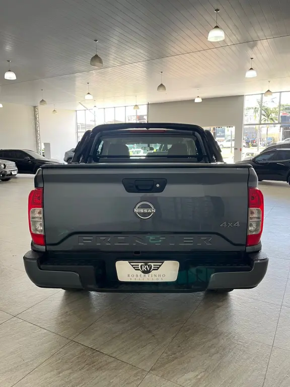 NISSAN Frontier - Foto