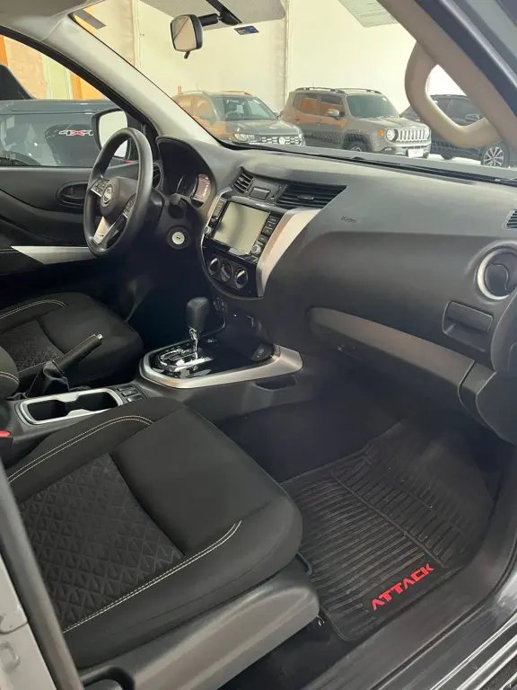 NISSAN Frontier - Foto