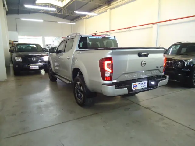 NISSAN Frontier - Foto