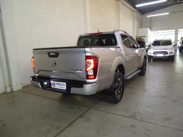 NISSAN Frontier - Foto