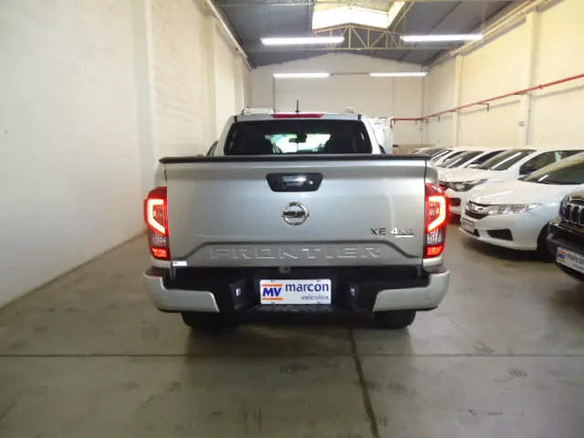 NISSAN Frontier - Foto