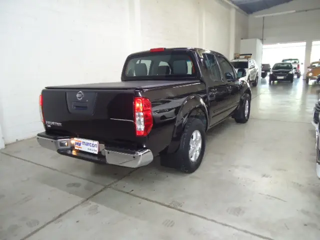 NISSAN Frontier - Foto