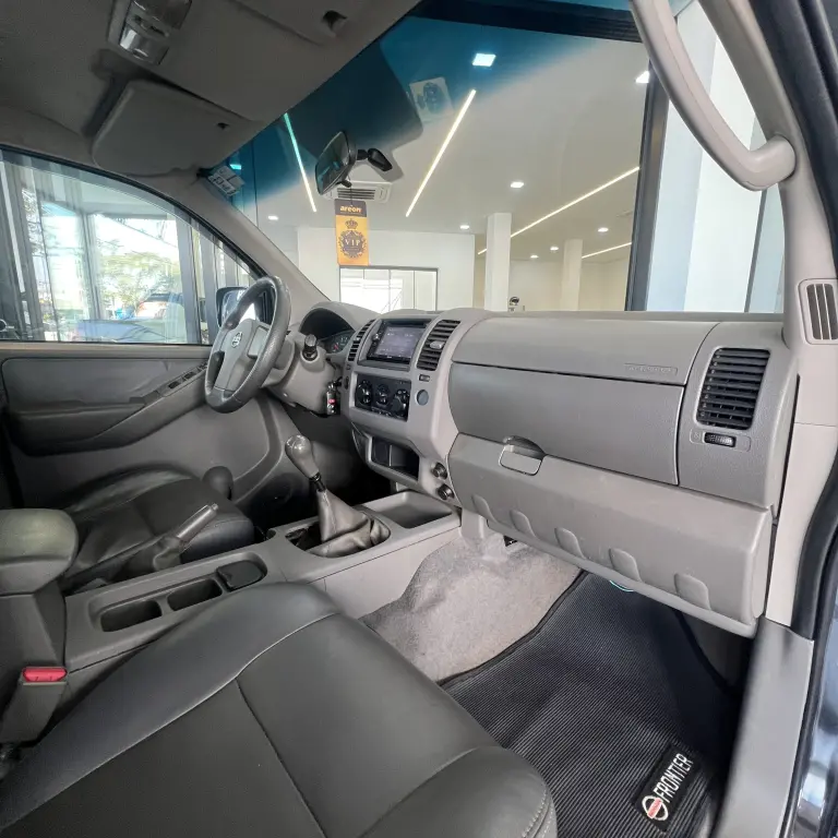 NISSAN Frontier - Miniatura