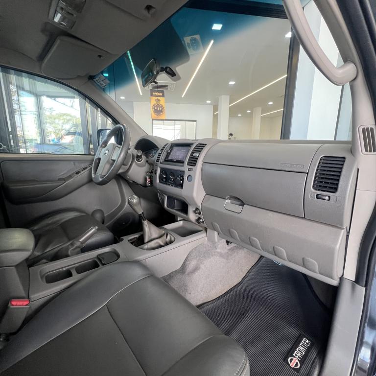 NISSAN Frontier - Foto
