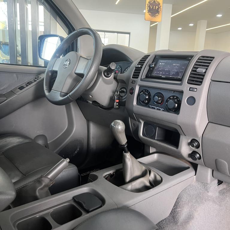 NISSAN Frontier - Miniatura