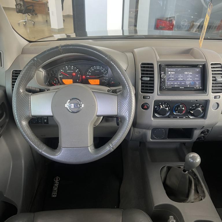 NISSAN Frontier - Miniatura