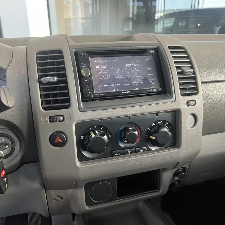 NISSAN Frontier - Miniatura