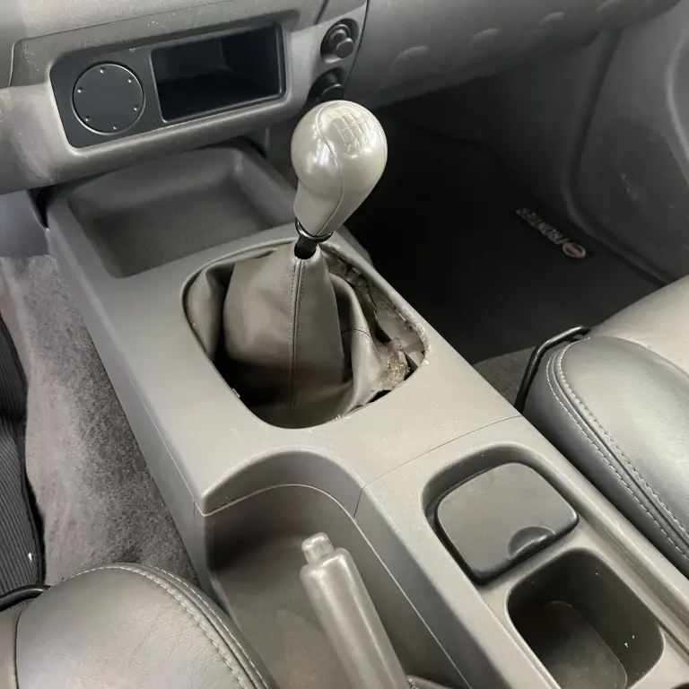 NISSAN Frontier - Miniatura