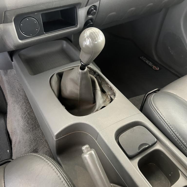 NISSAN Frontier - Miniatura