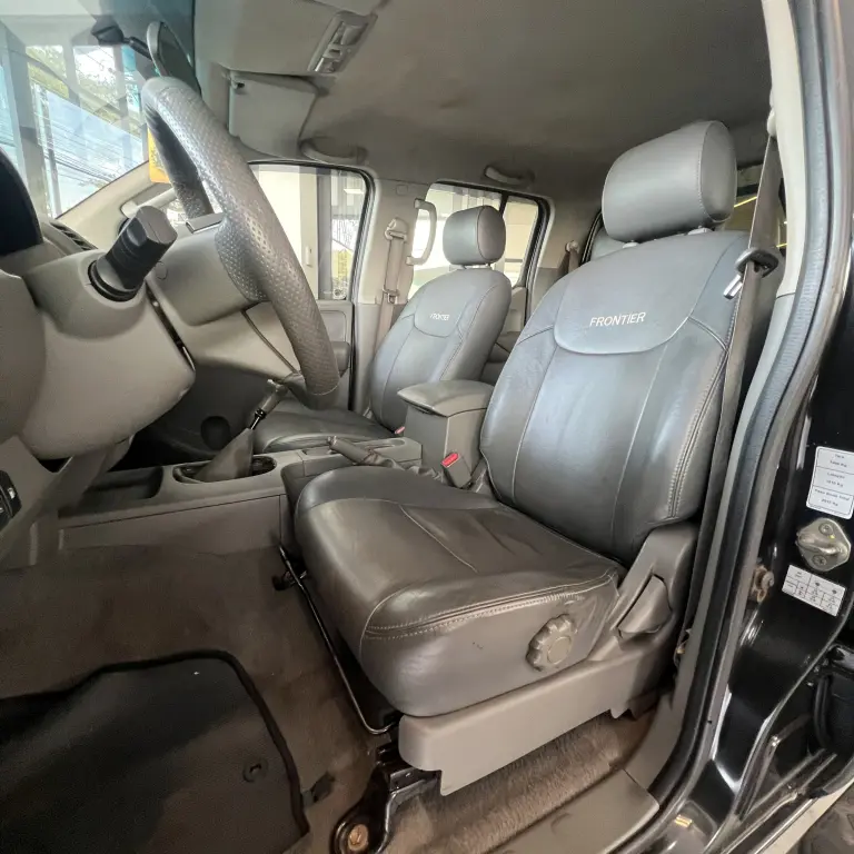 NISSAN Frontier - Foto