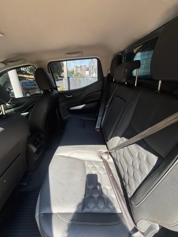 NISSAN Frontier - Foto