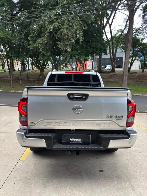 NISSAN Frontier - Foto