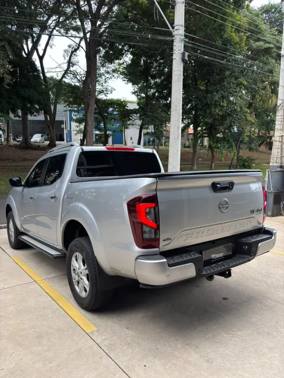 NISSAN Frontier - Foto