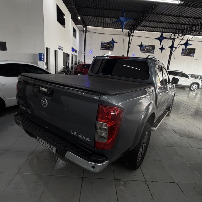 NISSAN Frontier - Foto