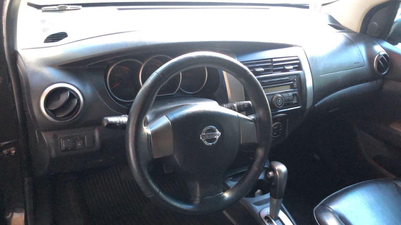 NISSAN Livina - Foto