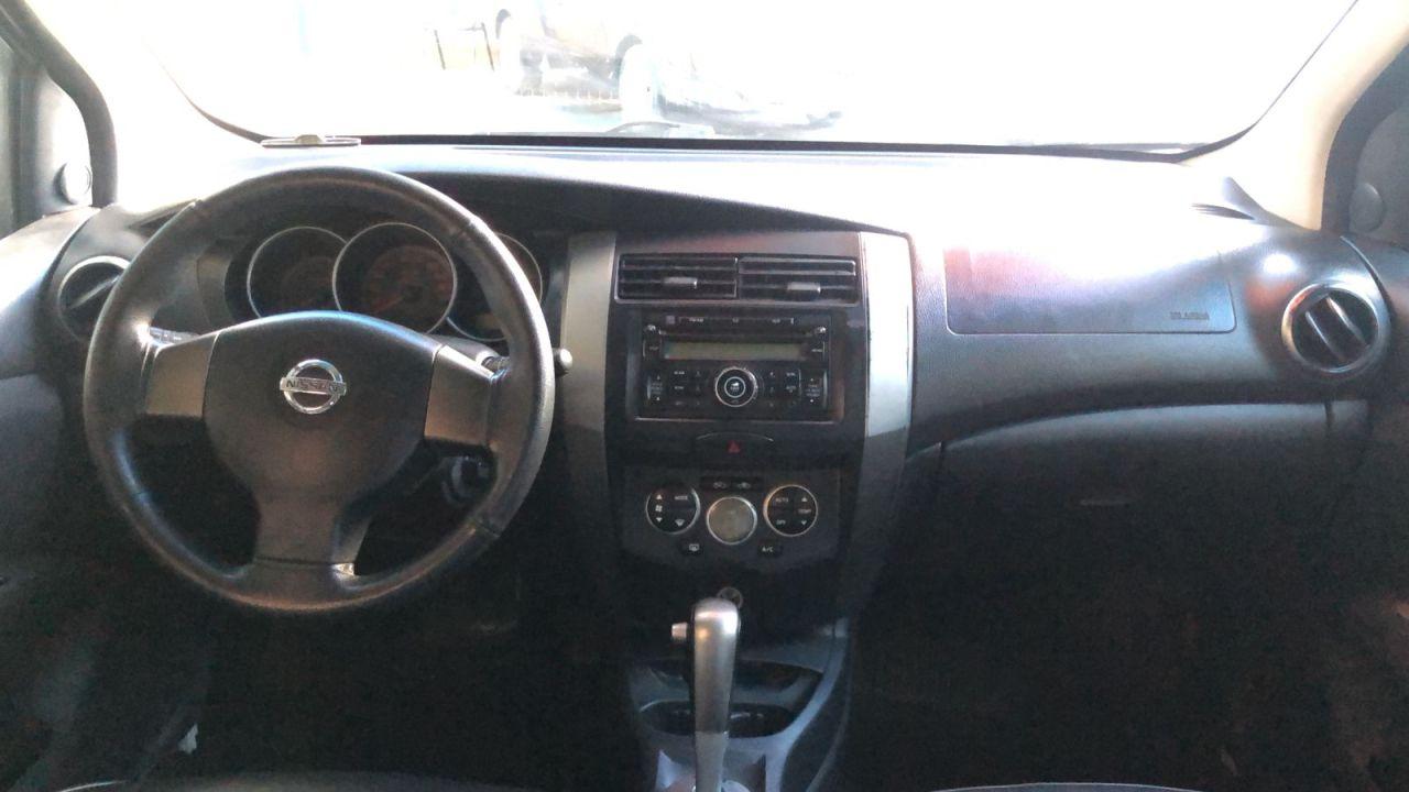 NISSAN Livina - Foto
