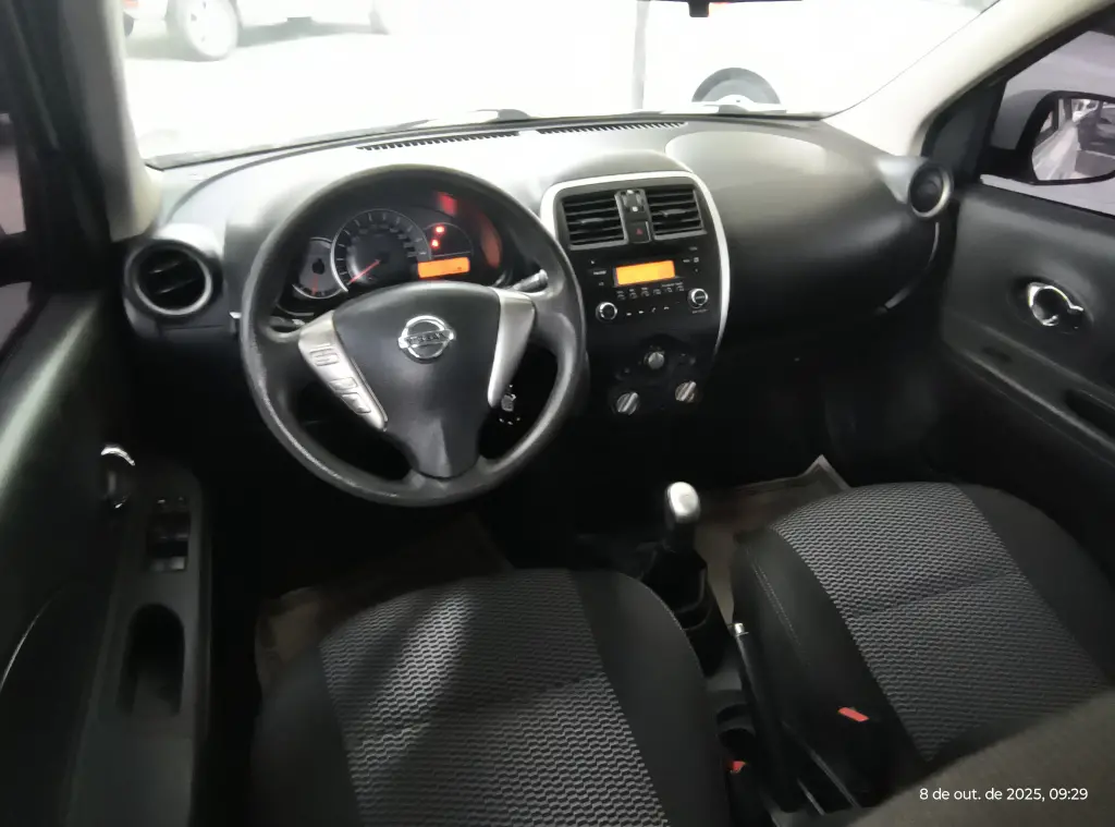 NISSAN March - Foto
