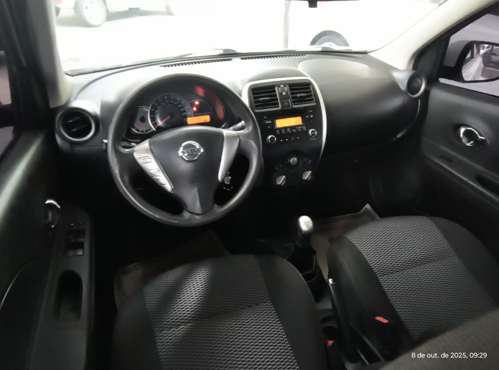 NISSAN March - Foto