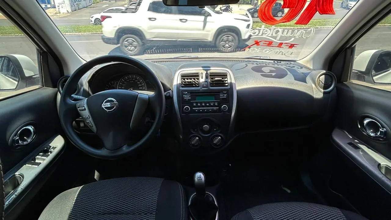 NISSAN March - Foto