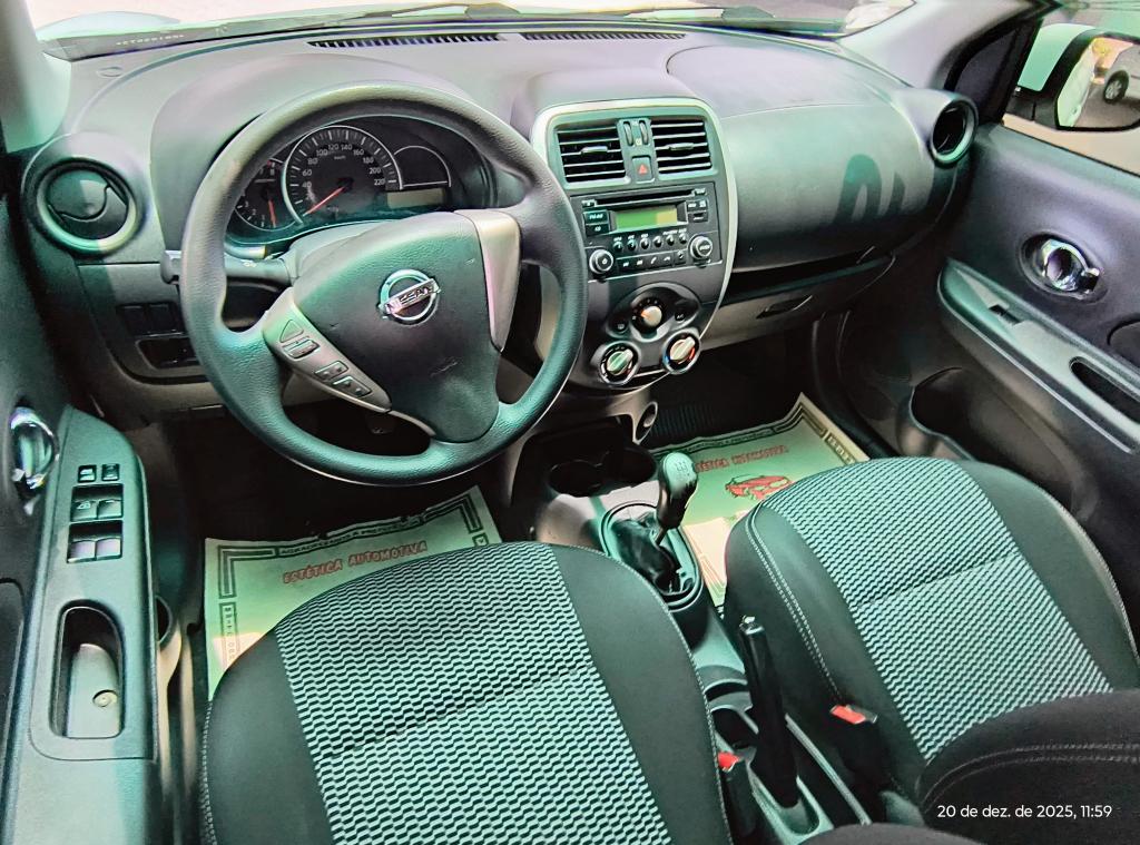 NISSAN March - Foto