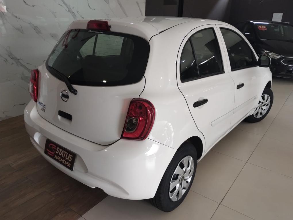 NISSAN March - Foto