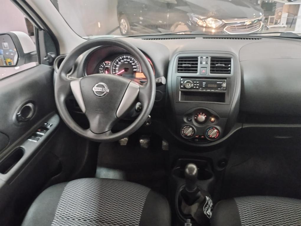 NISSAN March - Foto