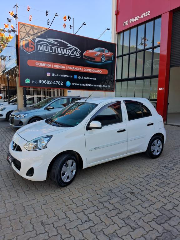 NISSAN March - Foto