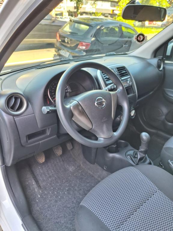 NISSAN March - Foto