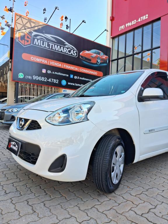 NISSAN March - Foto