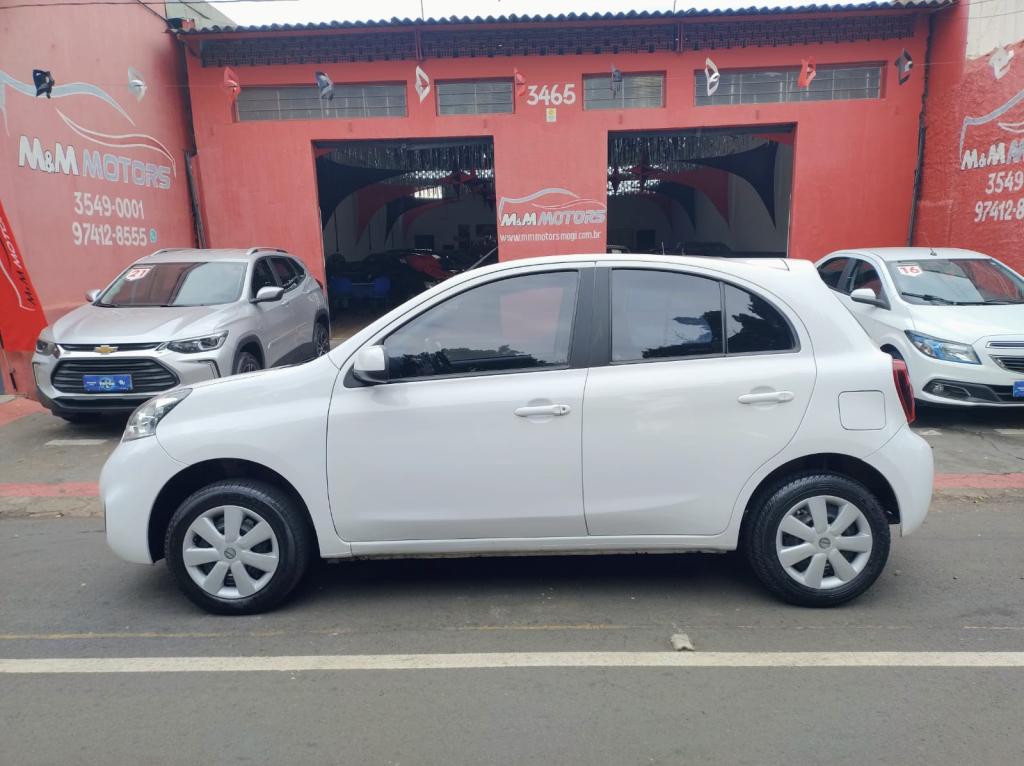 NISSAN March - Foto