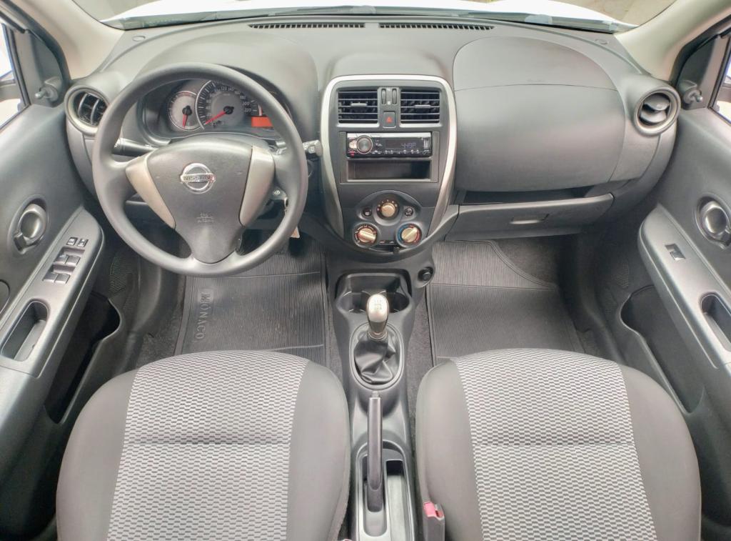 NISSAN March - Foto