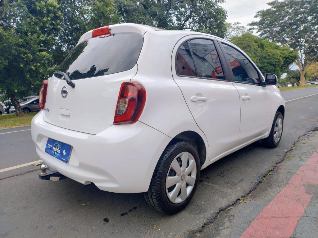 NISSAN March - Foto