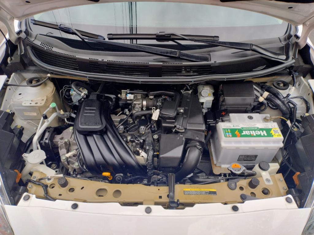 NISSAN March - Foto